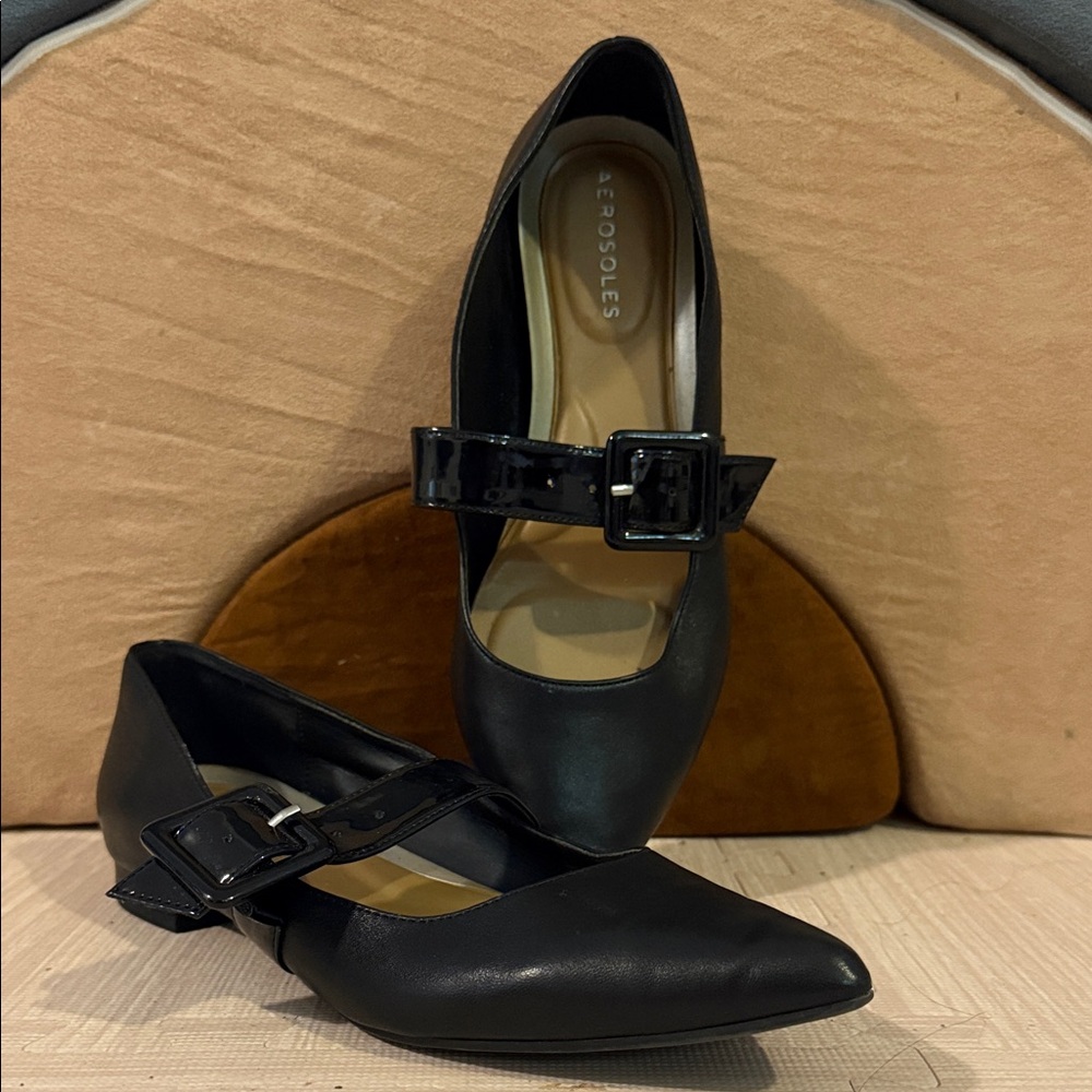 AEROSOLES Black Flats with Buckle Detail